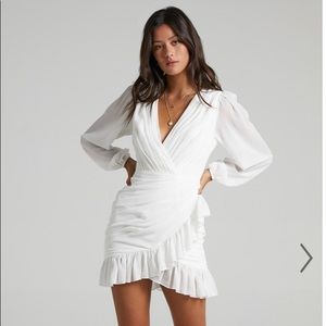 NWT Showpo Can I be your honey plunge balloon sleeve dress in white 6